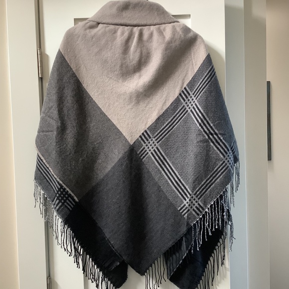 Women’s plaid with leather, cape/sweater. - Picture 5 of 5